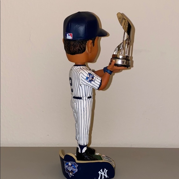 Derek Jeter Bobblehead - Picture 3 of 5